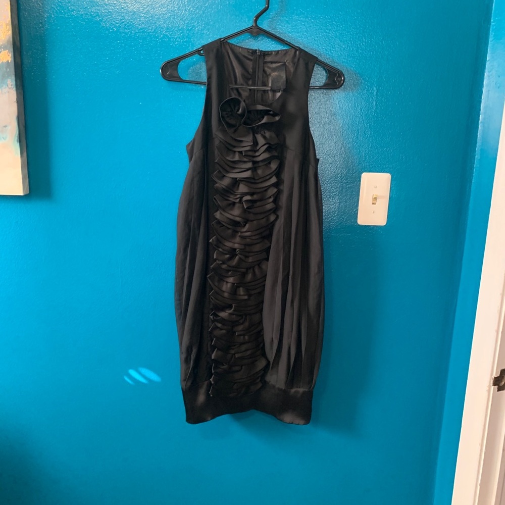 Sleeveless Black mini dress with ruffled front - Picture 6 of 12